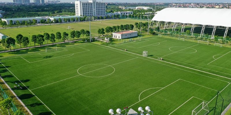 Bóng đá Việt Nam cần nghiêm túc hơn trong việc đầu tư cơ sở vật chất và chất lượng đào tạo để sản sinh ra lứa cầu thủ tài năng cho bóng đá nước nhà